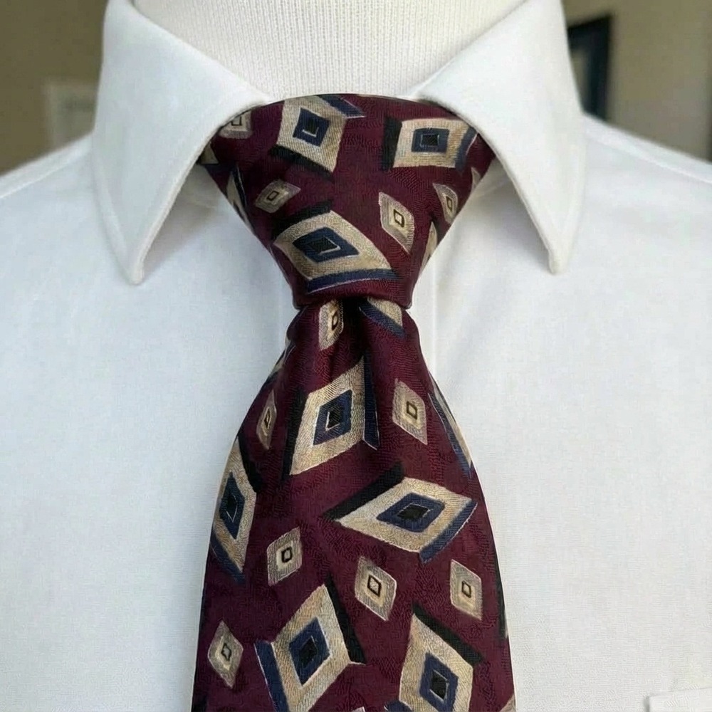 Christopher Hayes‎ Men's Tie Burgundy Blue Diamond Pattern Silk Necktie